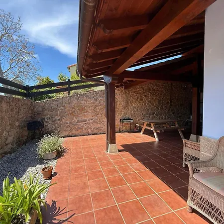 Casa La Escuelina En Villanueva (Asturias)