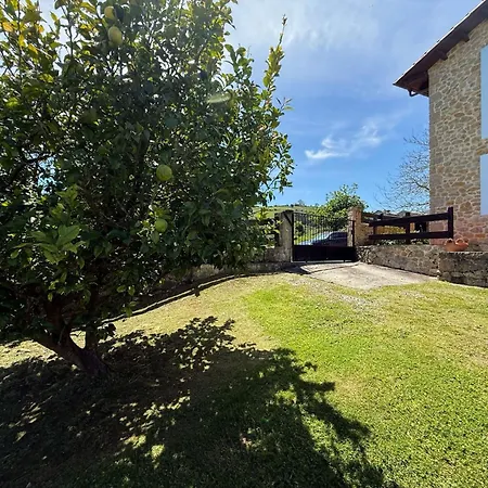 Casa La Escuelina En Villanueva (Asturias)